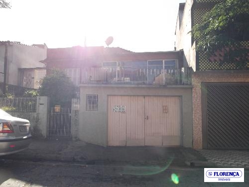 Terreno com casas ainda habitáveis