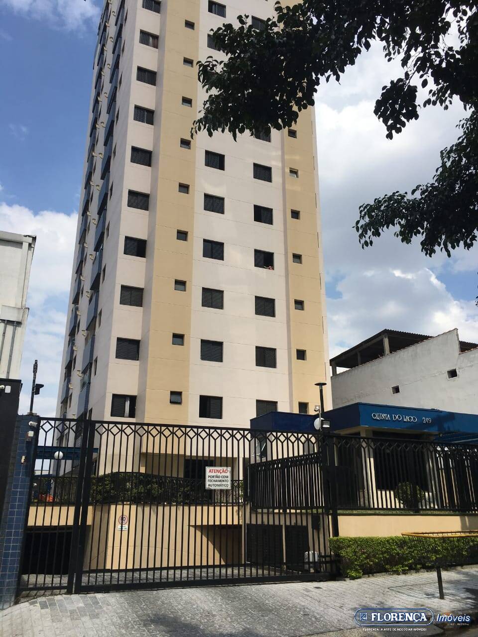 Apto no Carrão vago com 70m